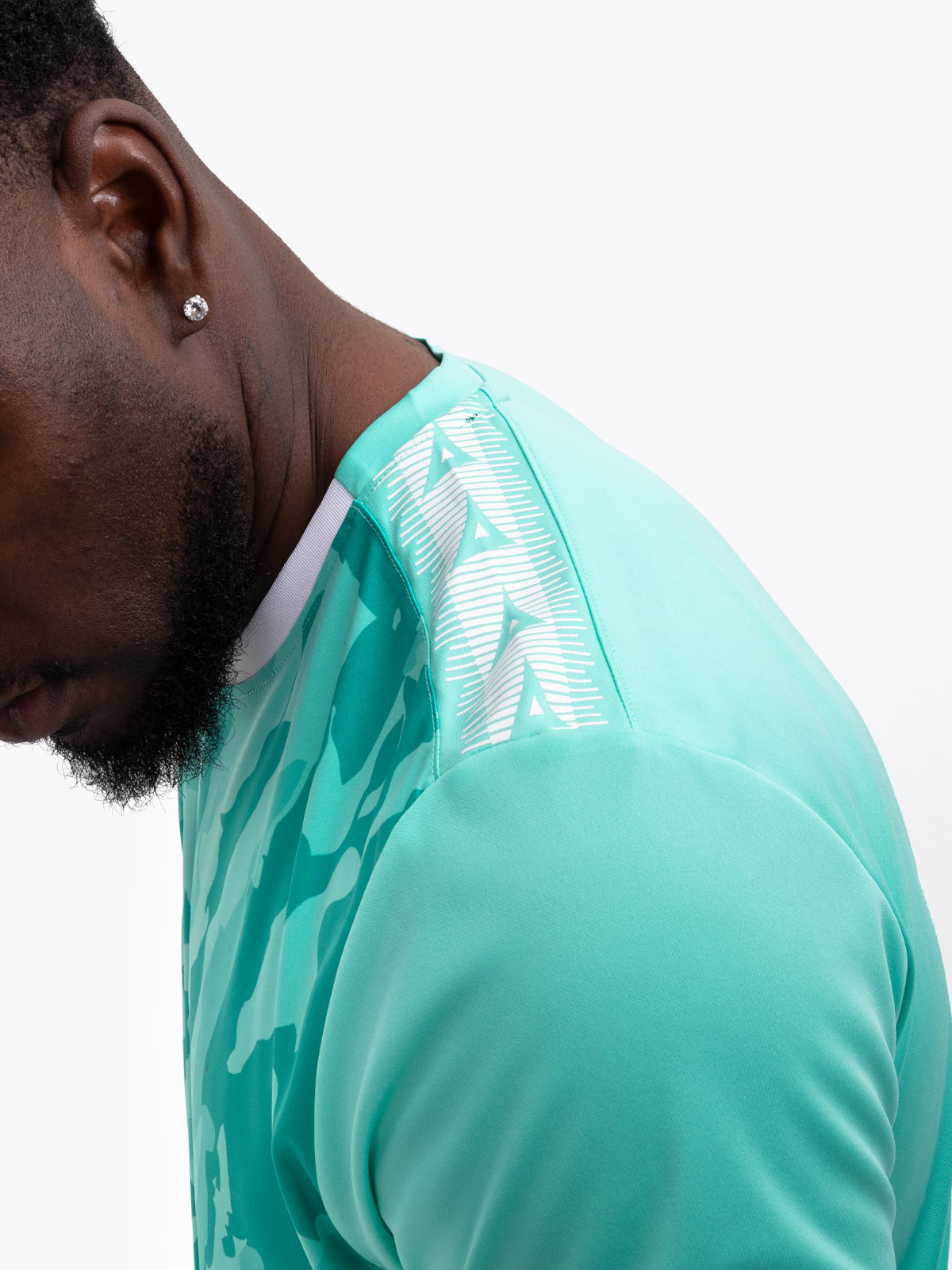 avec 'a' shoulder