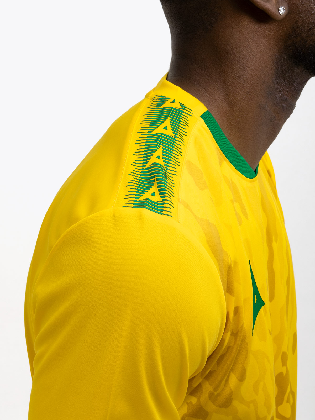 avec 'a' shoulder