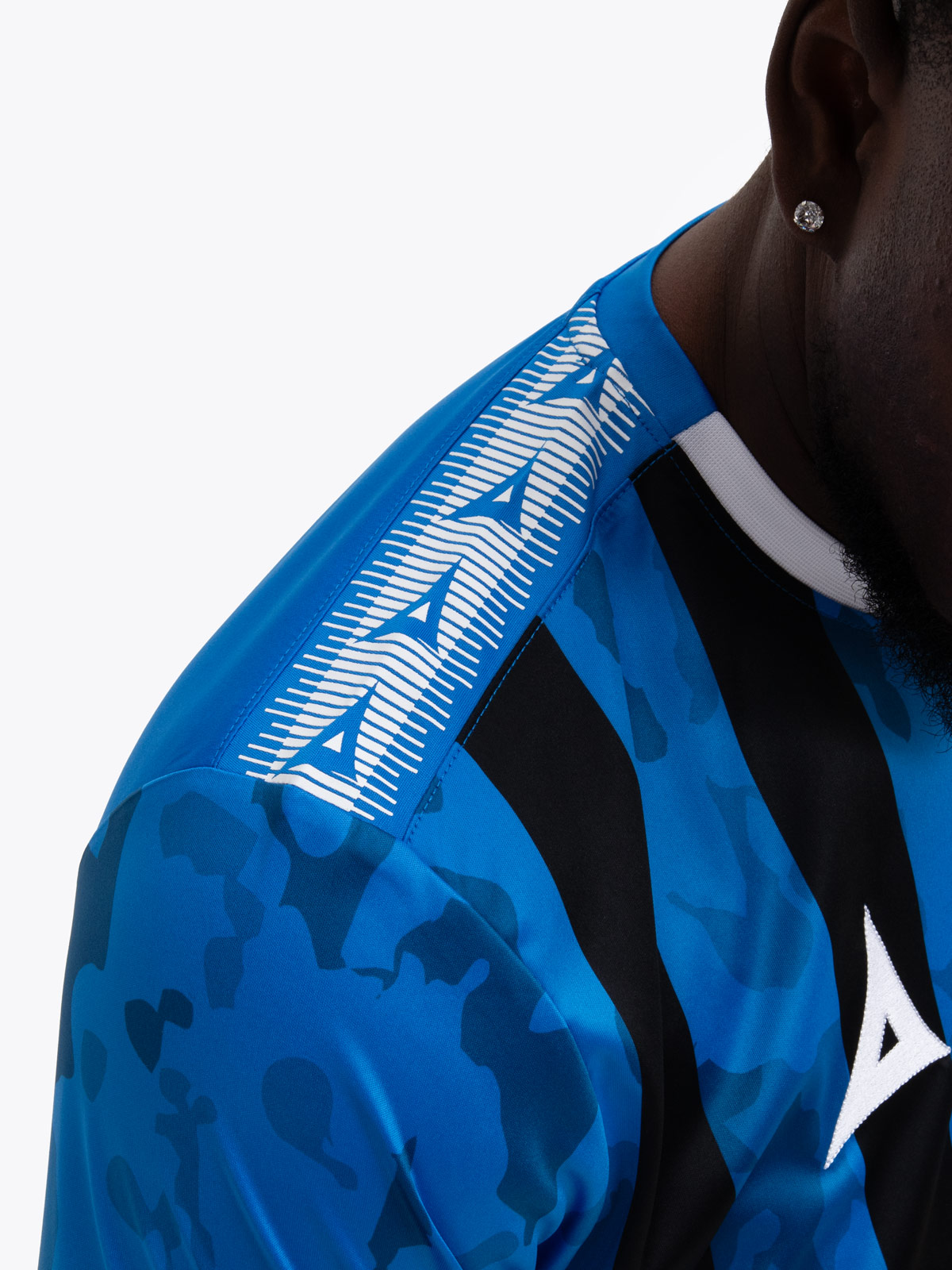 avec 'a' shoulder