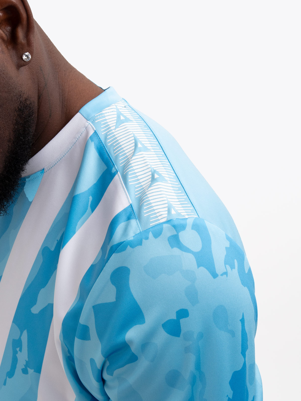 avec 'a' shoulder