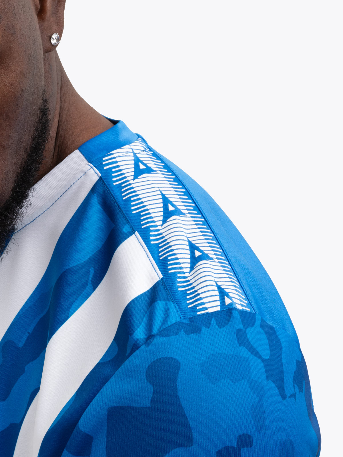 avec 'a' shoulder