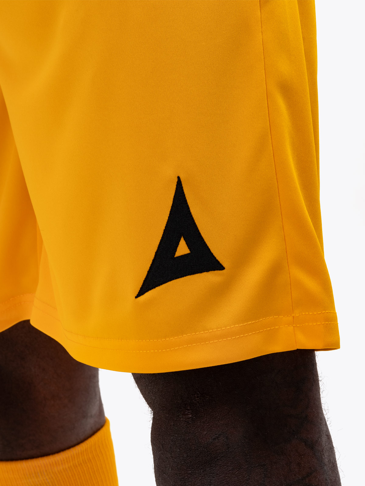 avec 'a' embroidery