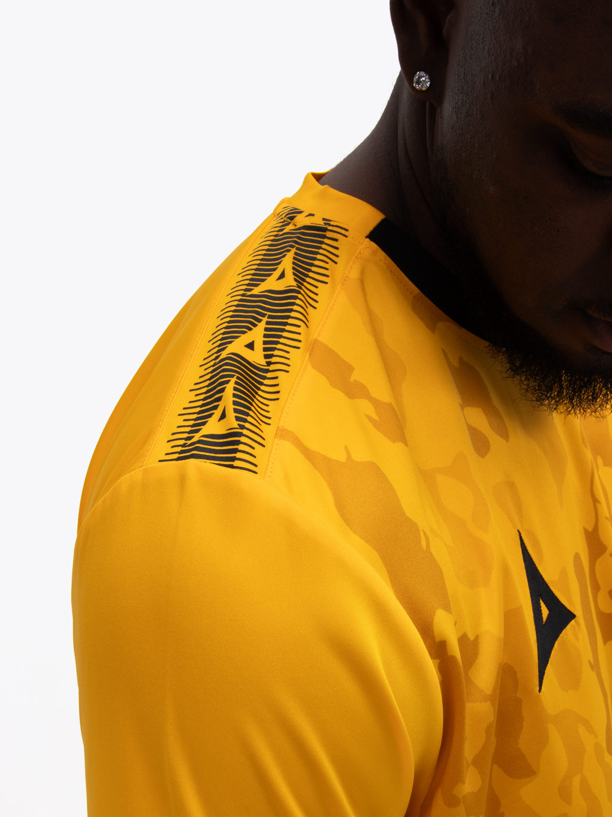 avec 'a' shoulder