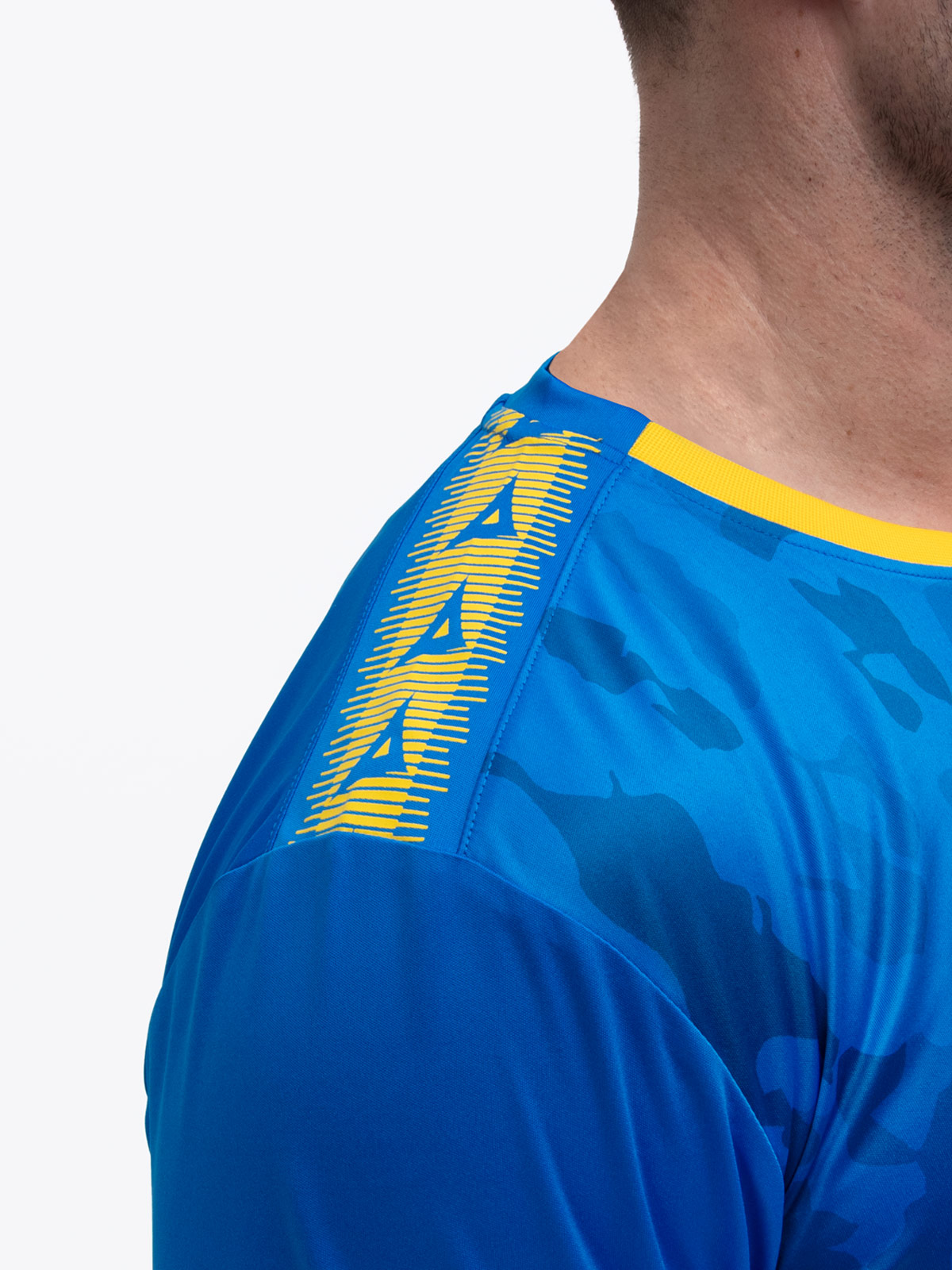 avec 'a' shoulder