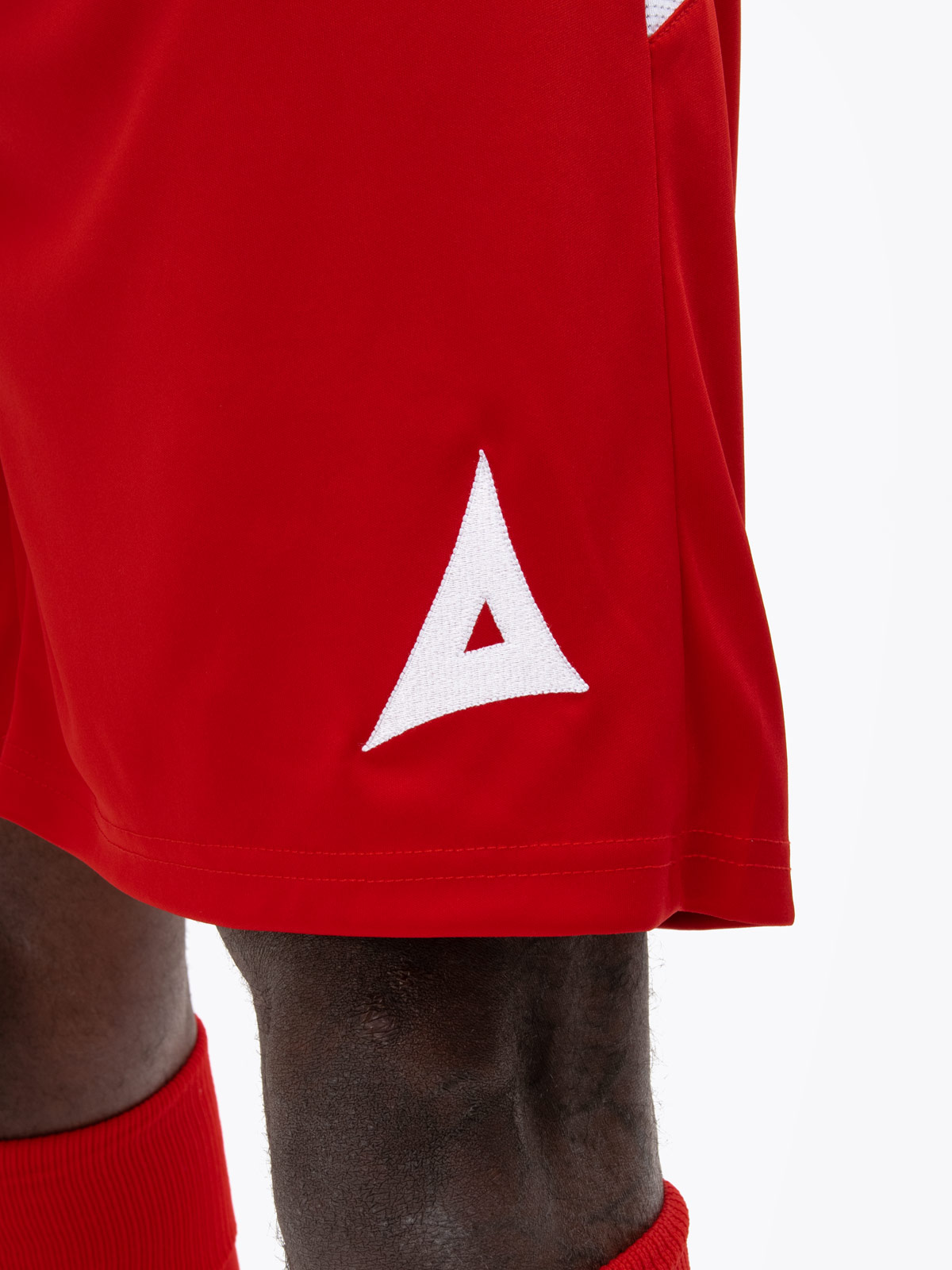 avec 'a' embroidery