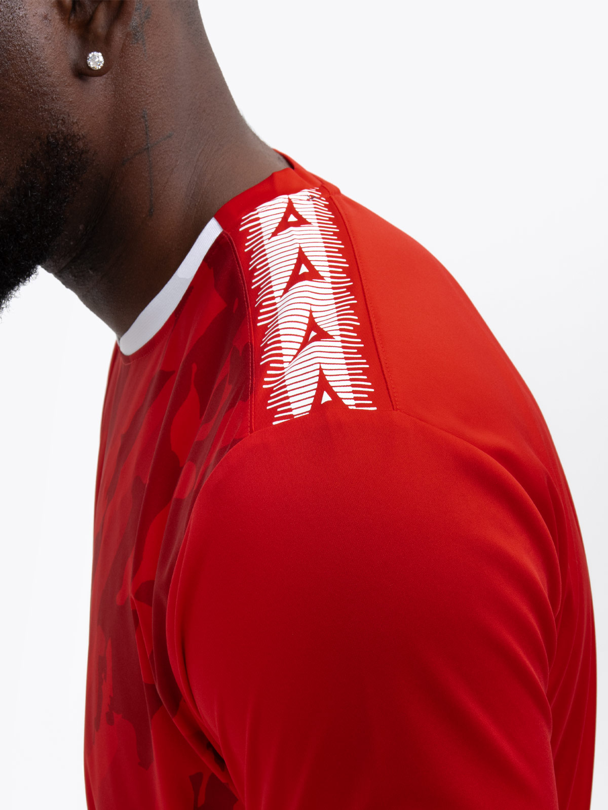 avec 'a' shoulder