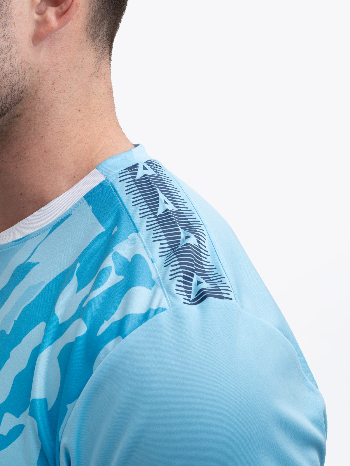 avec 'a' shoulder