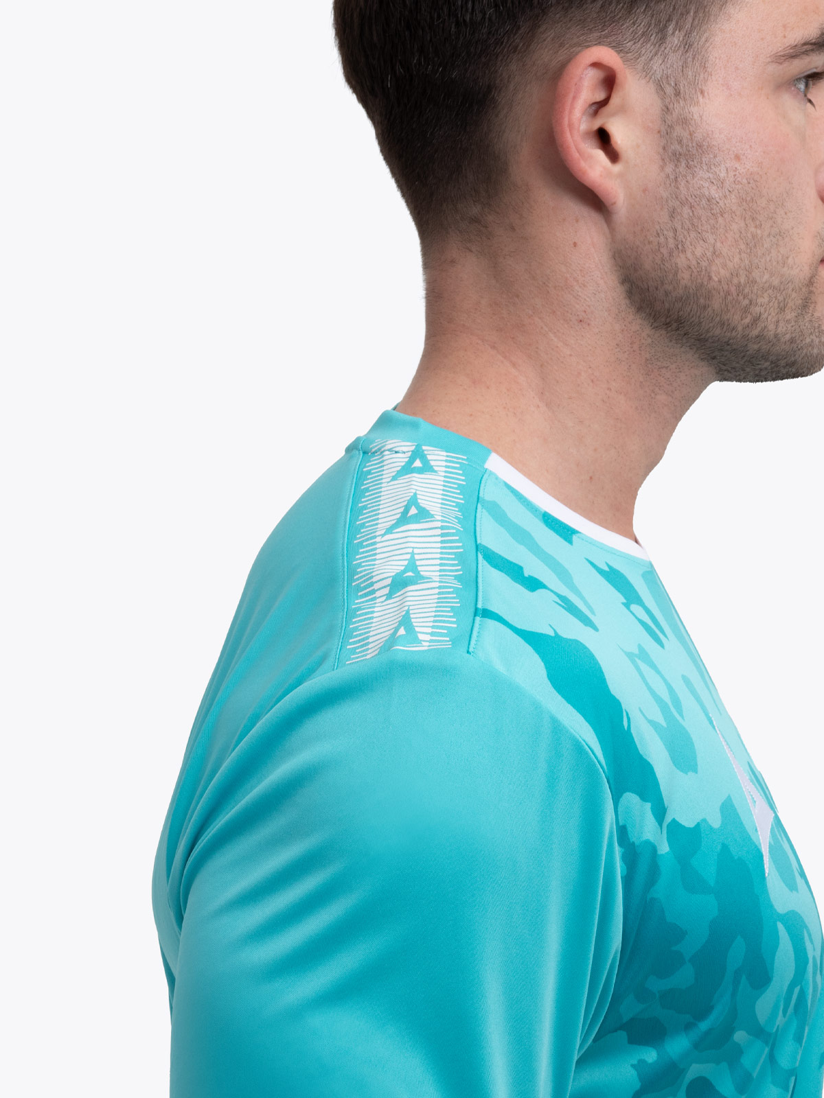 avec 'a' shoulder