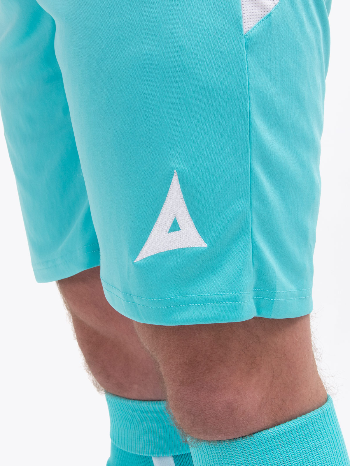 avec 'a' embroidery