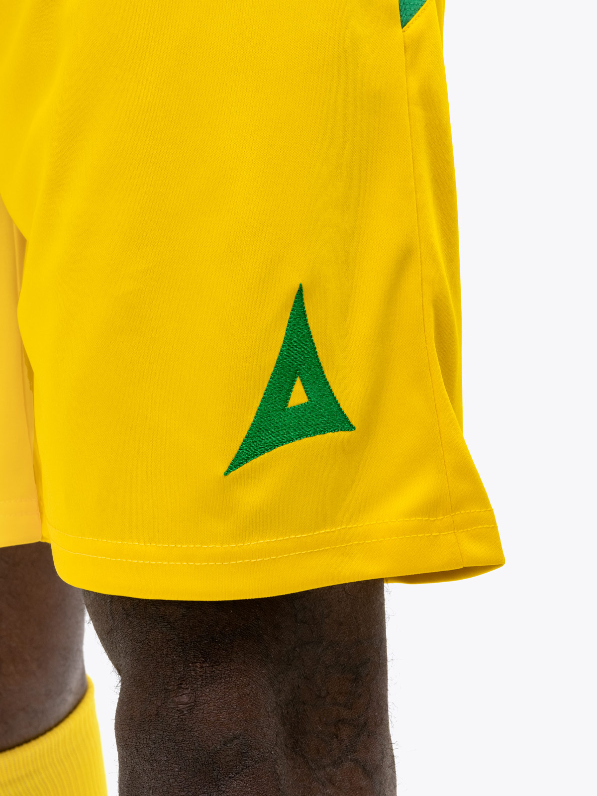 avec 'a' embroidery