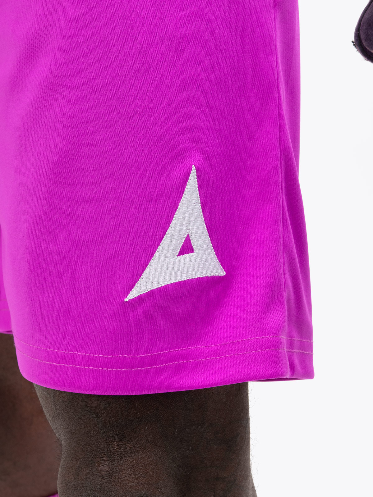 avec 'a' embroidery