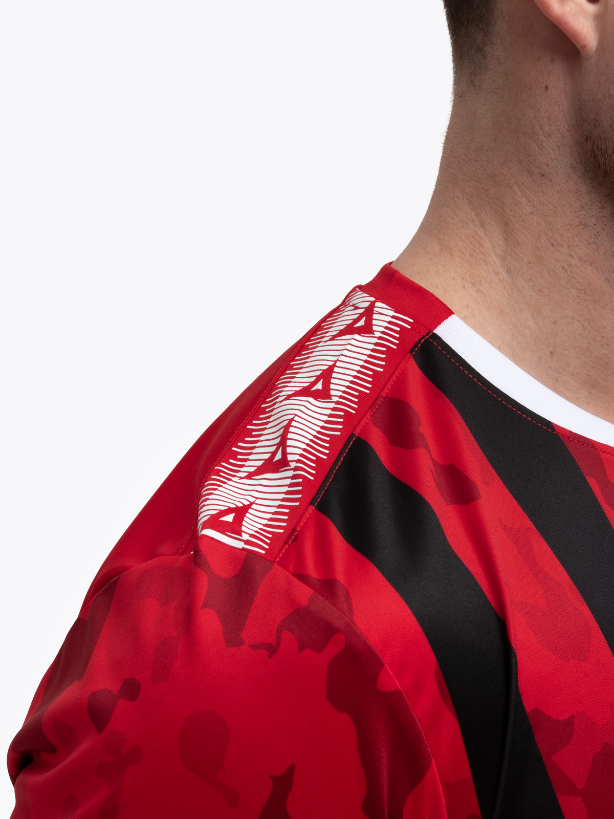 avec 'a' shoulder