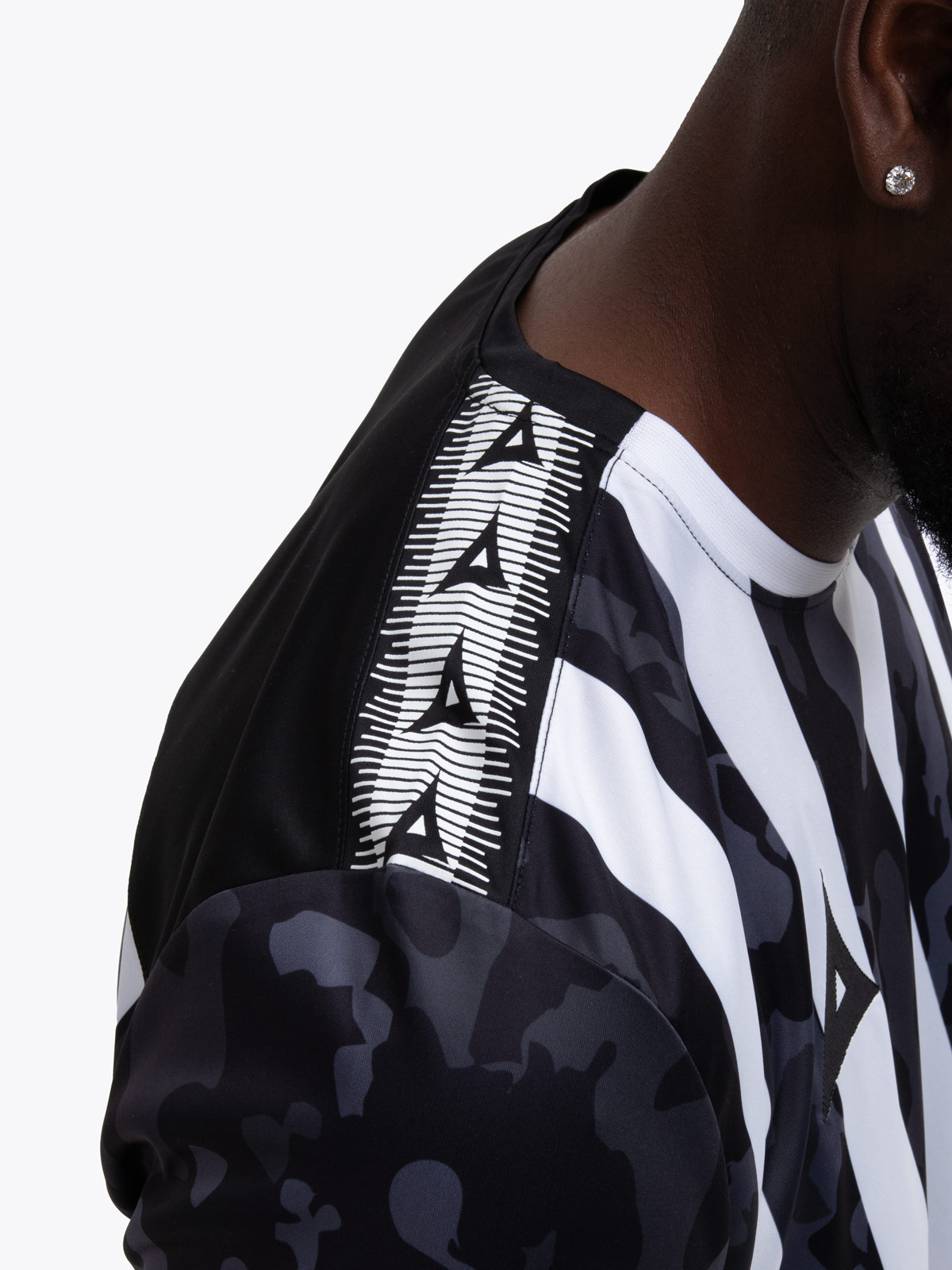 avec 'a' shoulder