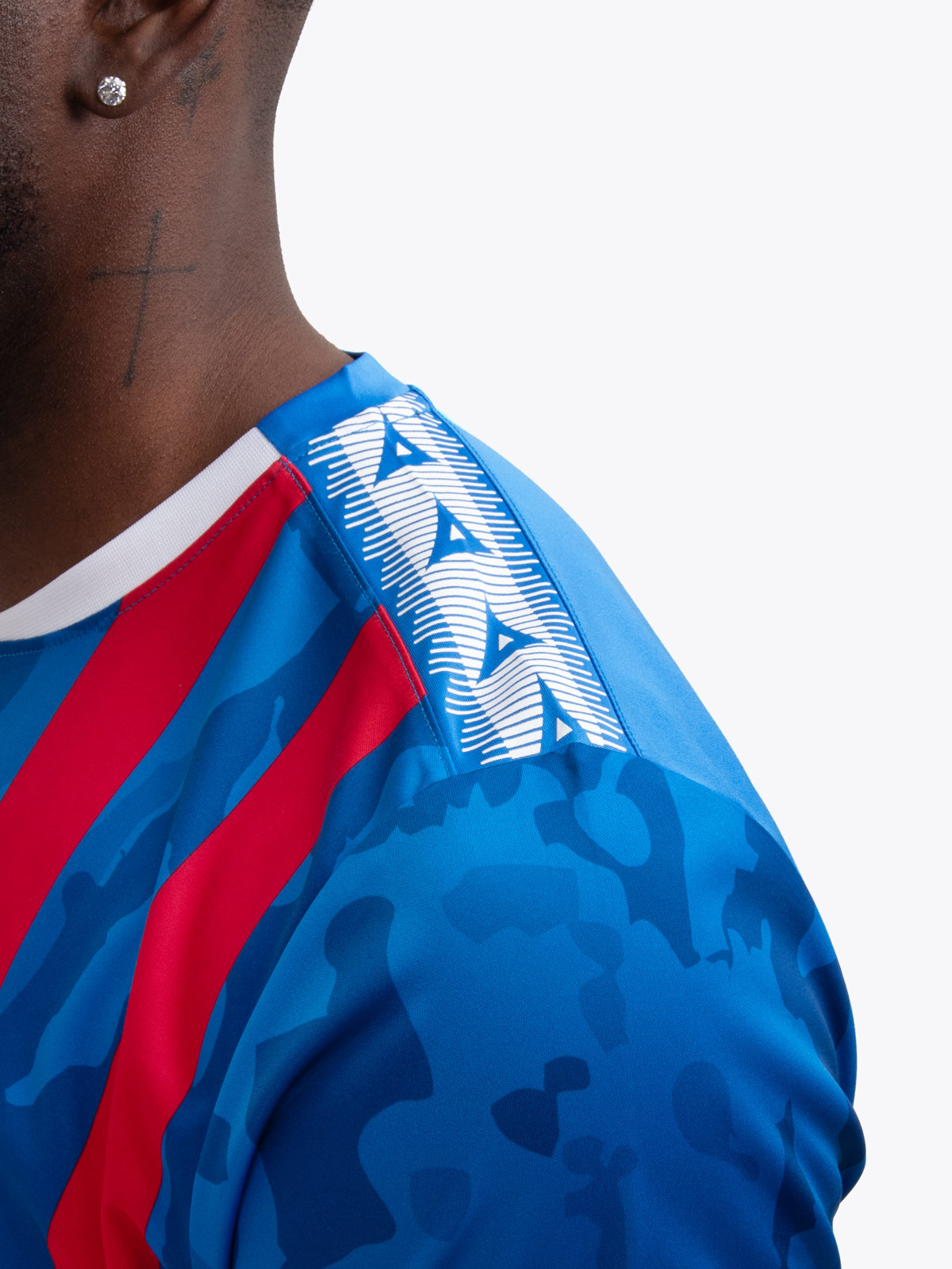 avec 'a' shoulder